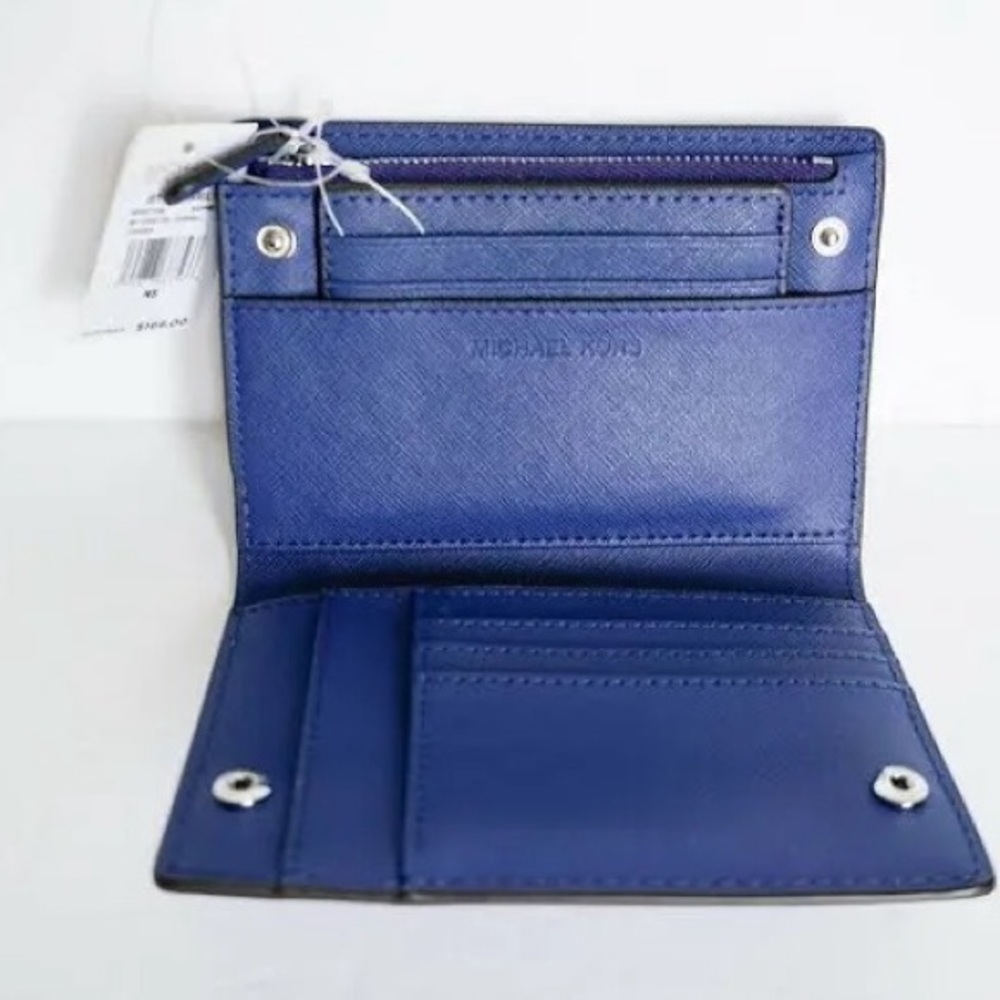 Michael Kors Womens Card Holder Id Small
Medium Leather Wallet - Picture 6 of 11